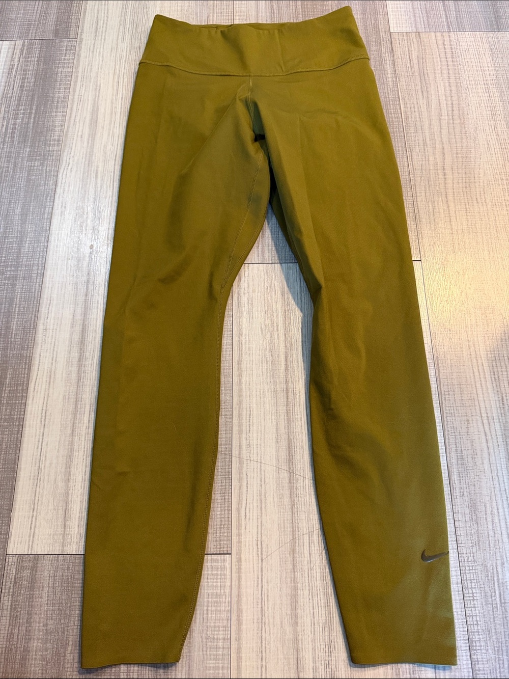Nike Olive-Style High-Waist Performance Leggings